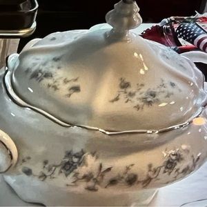 Haviland Johann Blue Garland large China Soup/casserole tureen bowl. Cover